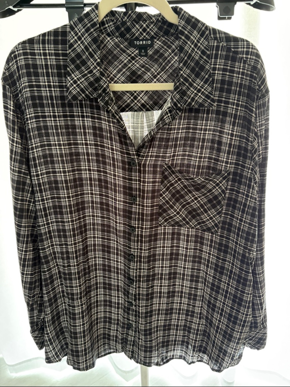 torrid Black & White Plaid Button-Down Shirt sz 0